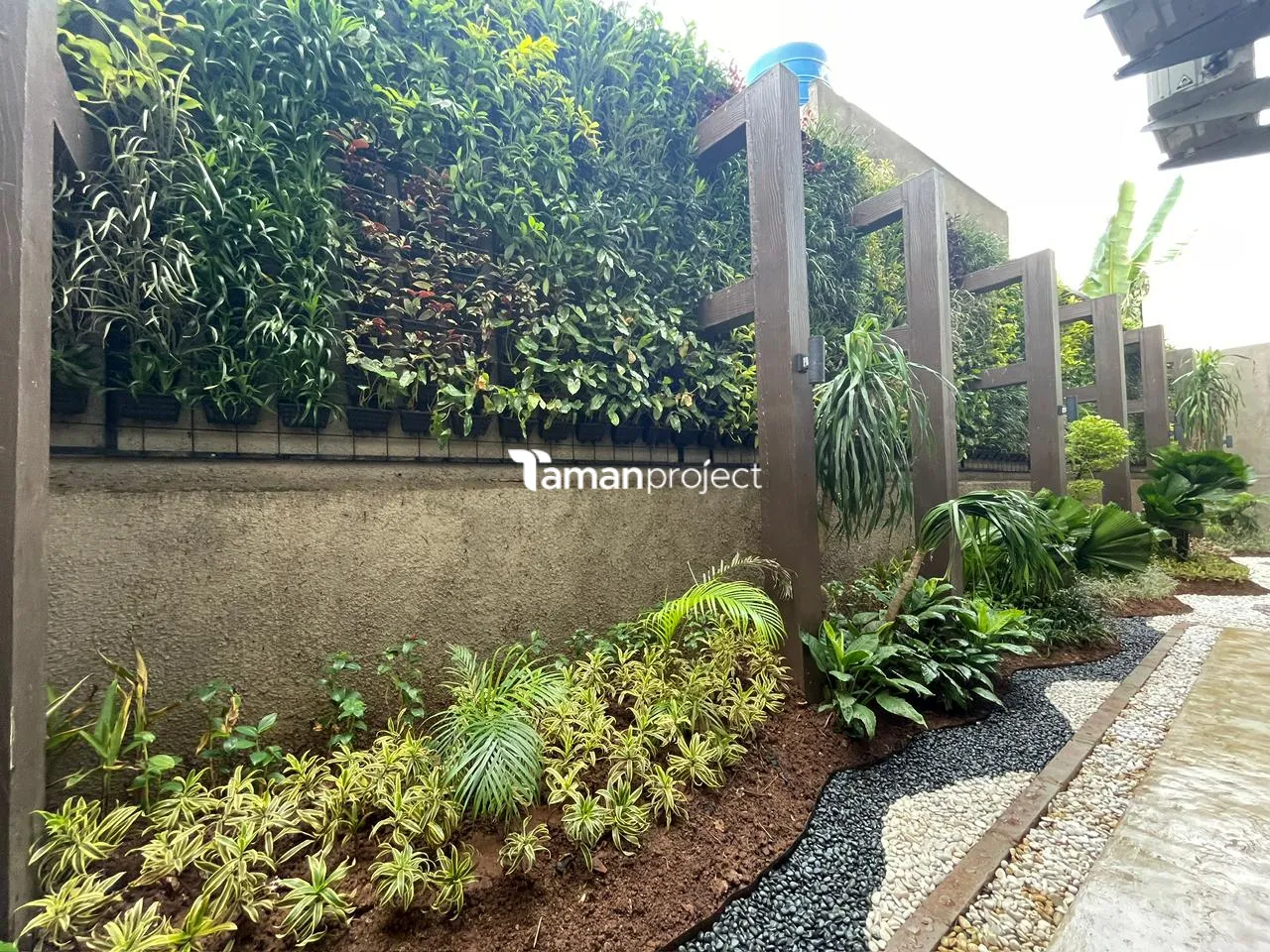 vertical garden the home srengseng